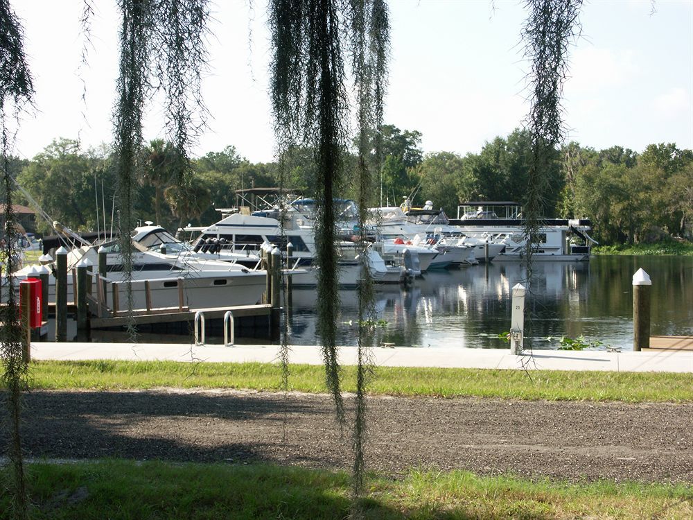 Big River Marina & Lodge Astor Eksteriør bilde