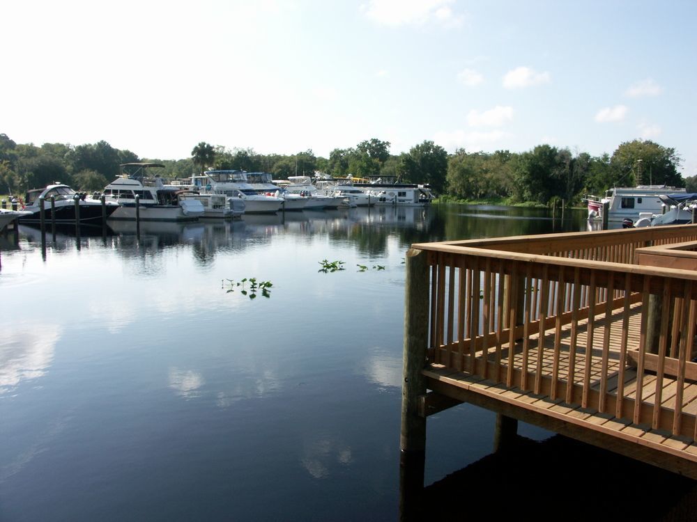 Big River Marina & Lodge Astor Eksteriør bilde